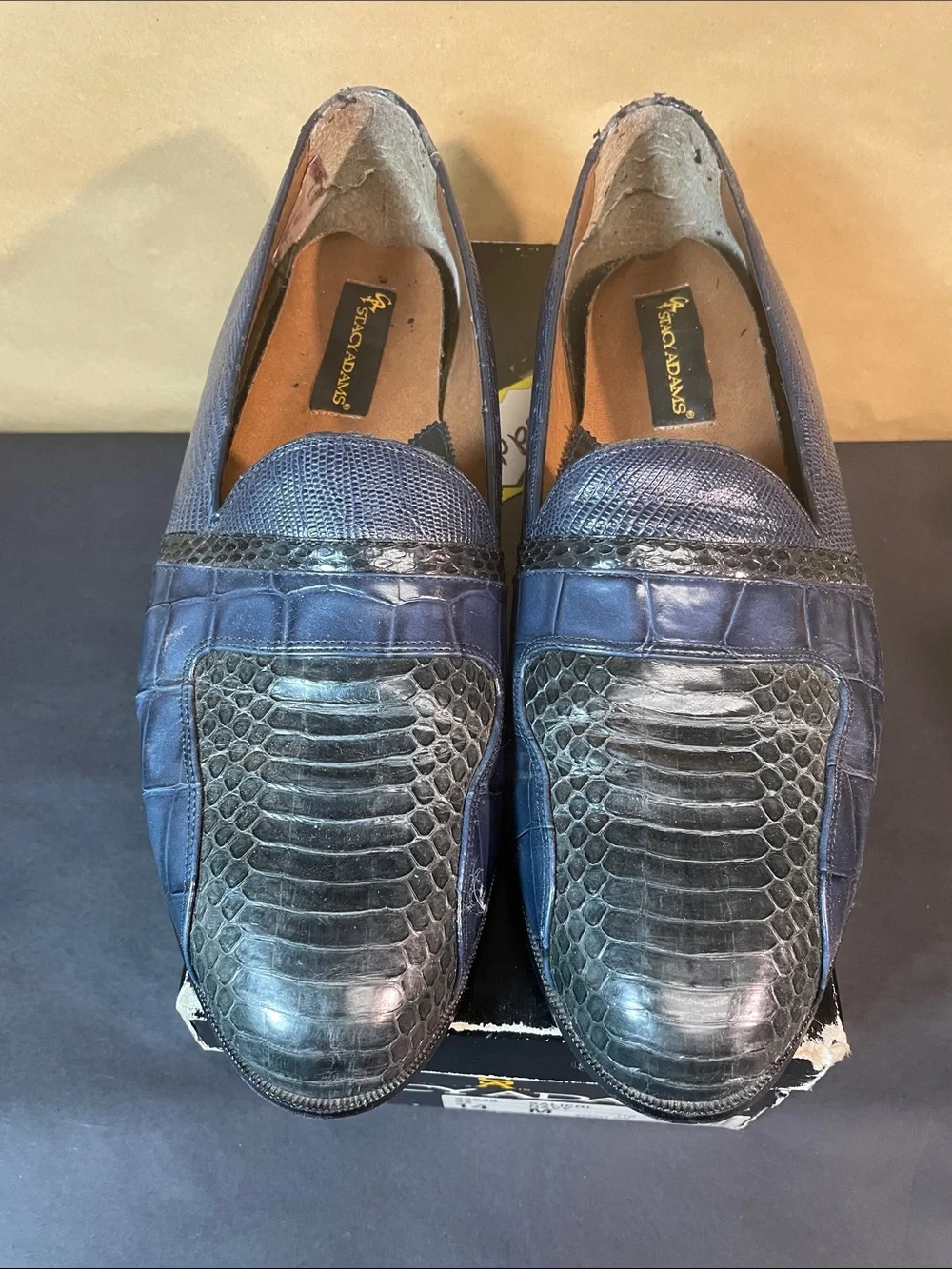 Stacy Adams Navy and Black Croc-Embossed Leather Loafers